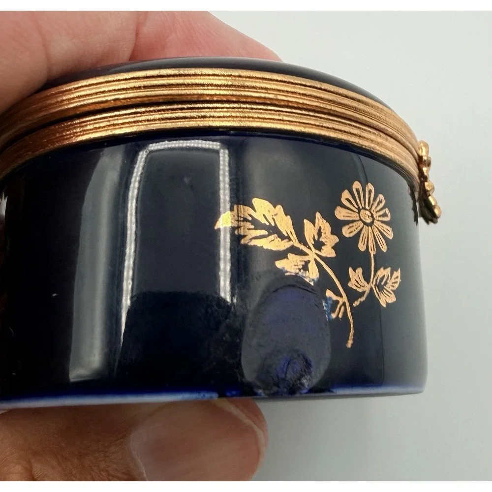 Limoges France Castel Classical Couple Small Trinket Box 22K Gold  And Cobalt